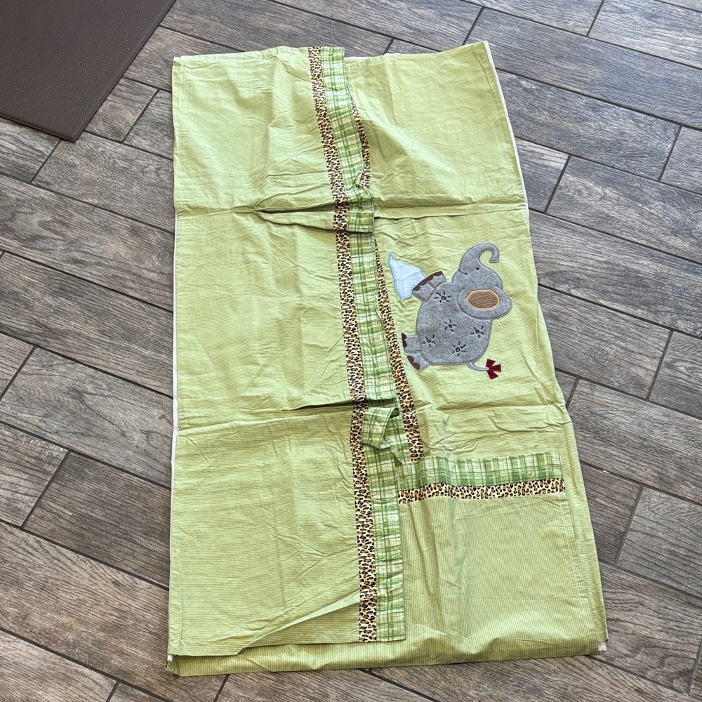 Lambs & Ivy crib dust ruffle